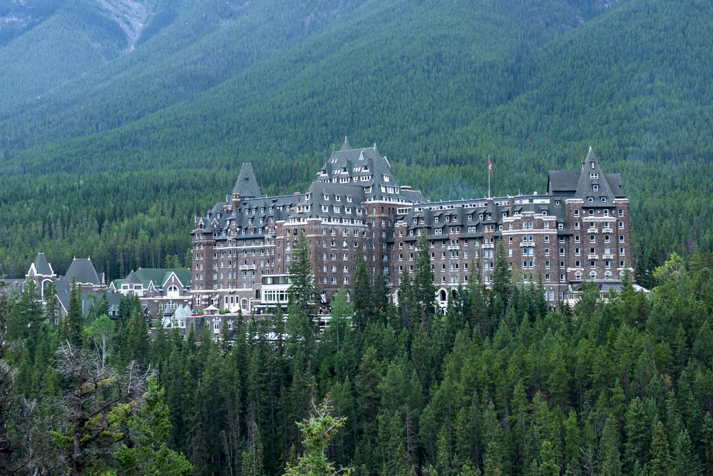 banff-springs-hotel-in-the-canadian-rockies-haunted-hotels