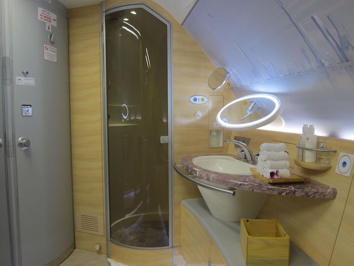 etihad airways shower