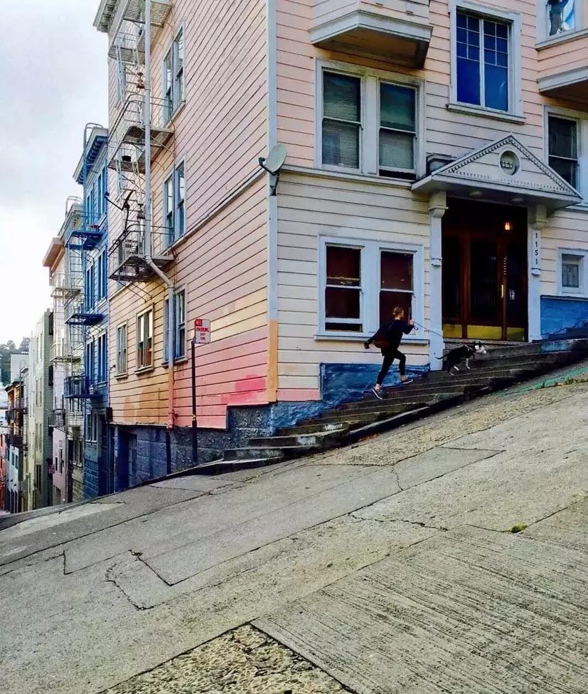 Building travel photographs