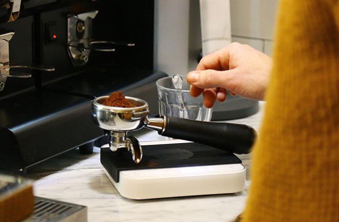 barista making cafe madrid