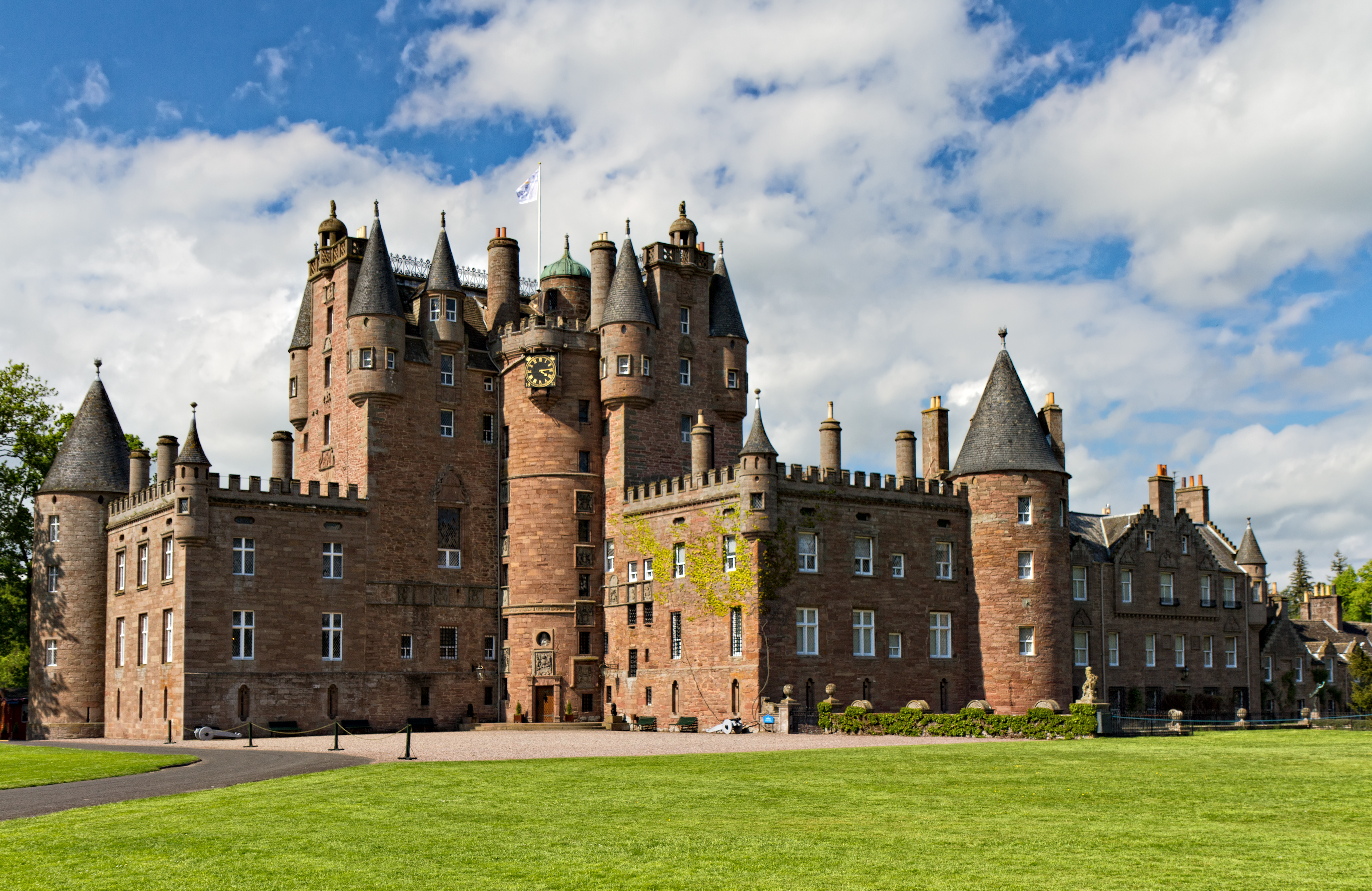 most impressive castles glamis castle