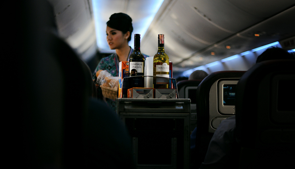 how to beat jet lag alcohol