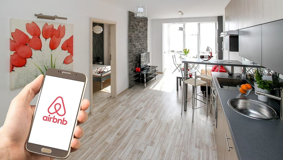 rent an apartment with airbnb and travel chaper