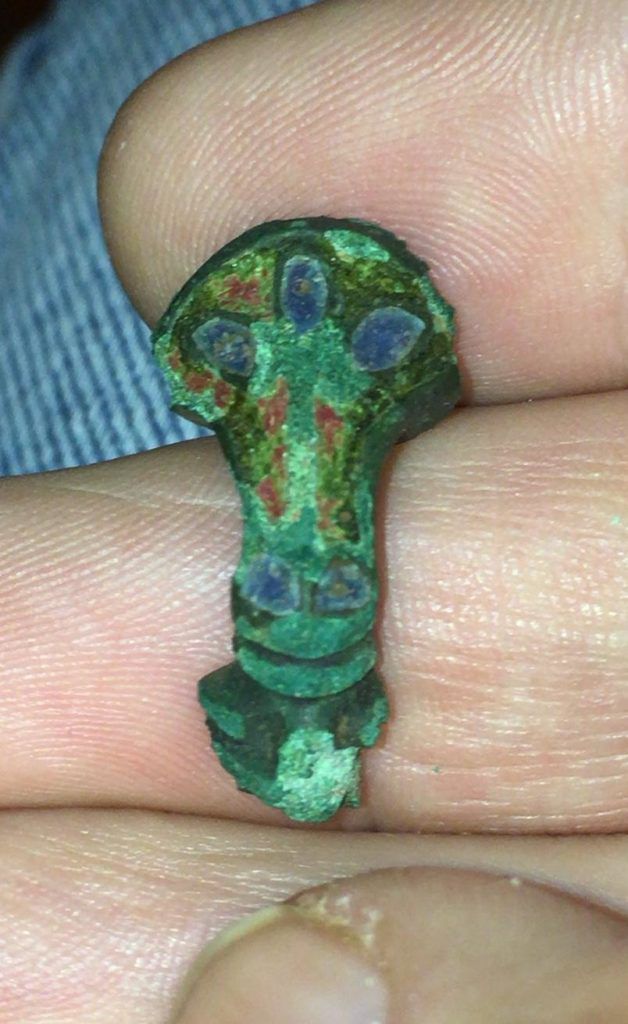 19 Mike Smith found an old chain