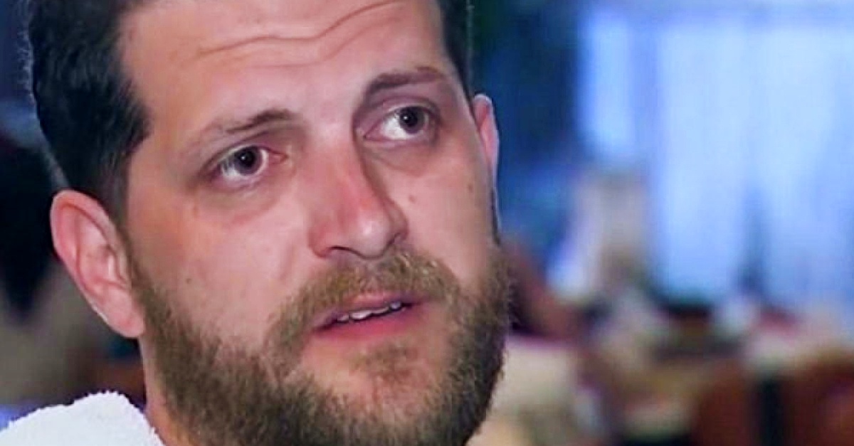 Woman Refuses To Tip Waiter, But Didn't Realize What She Left At The Table