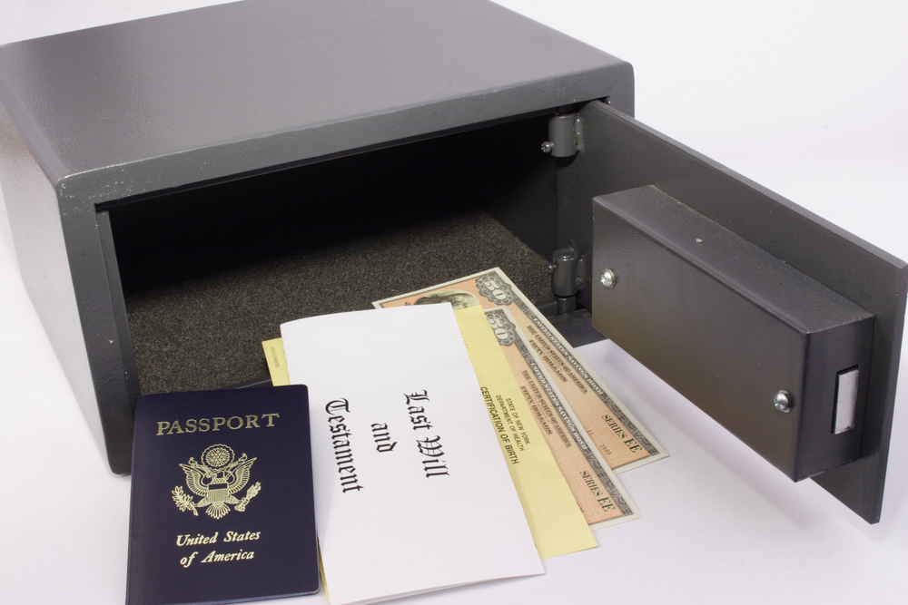 keep person items and important documents safe