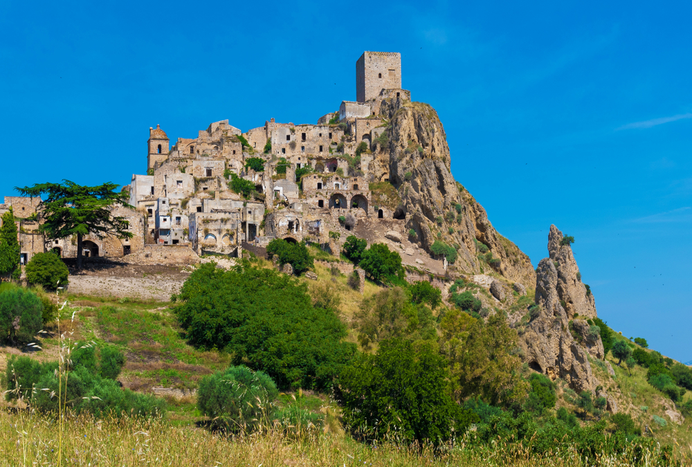 craco-italy-haunted-deserted-places