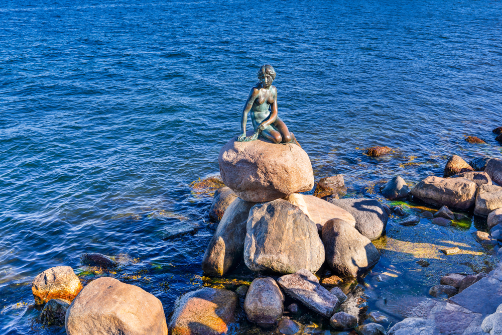 den-lille-havfrue-the-little-mermaid-statue