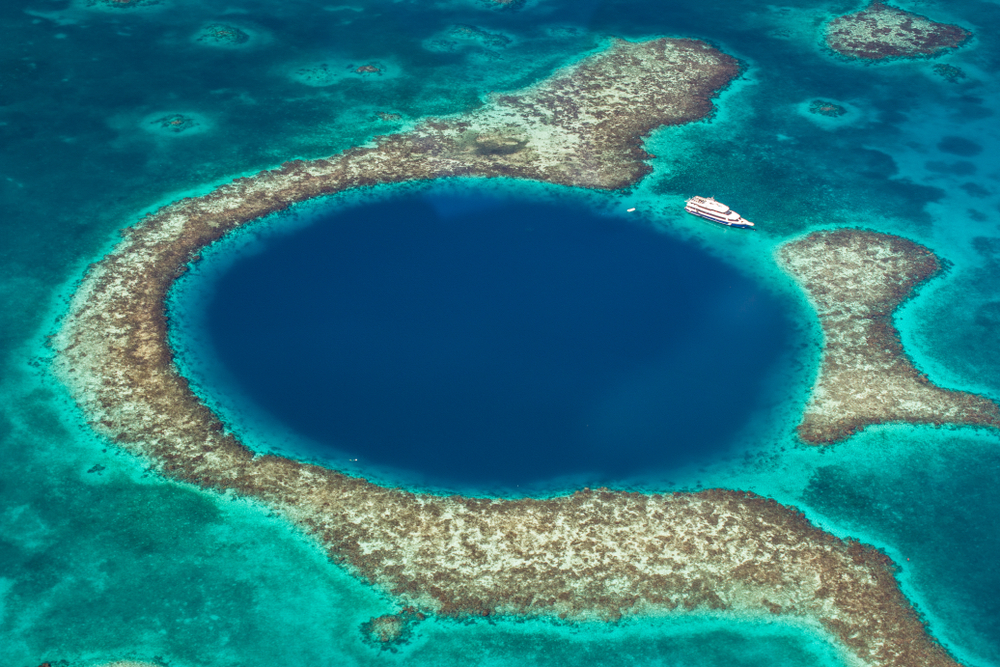 the-great-blue-hole-belize
