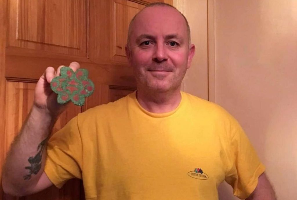 Man Uncovers Old Chain With Metal Detector, Has No Idea What’s On The Other End