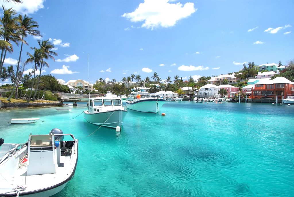 Yacht boats on blue sea water in tropical lagoon in Hamilton