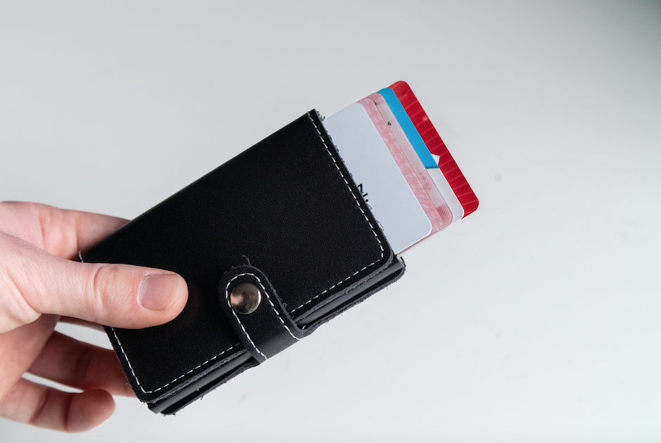Use RFID Wallet When Traveling