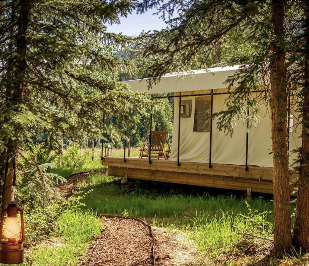 Image of a luxury glamping in a beautiful natural location.