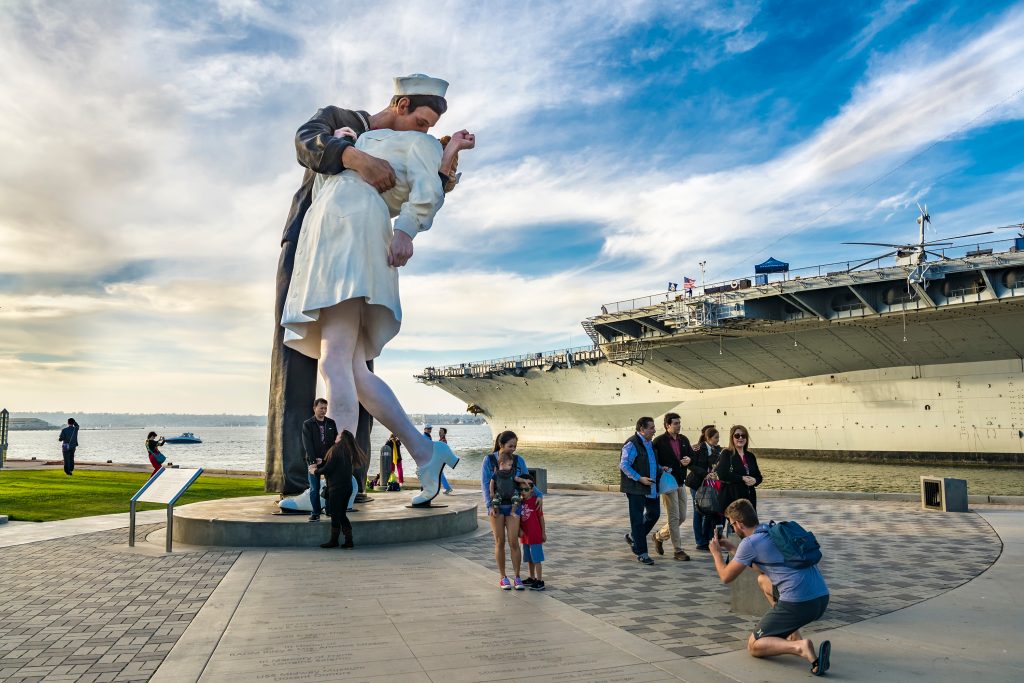 San,Diego,,California,,December,3,,2017:,Unconditional,Surrender,Sculpture