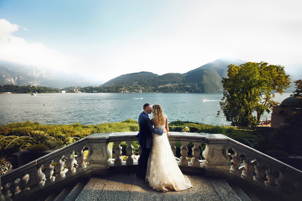 Wedding,Couple,In,Lake,Como,Happy
